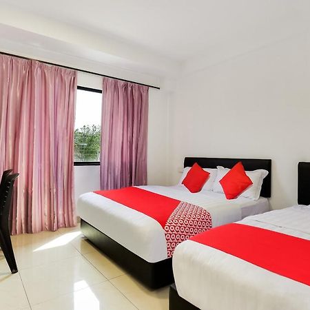 Super Oyo 89495 Rich Hotel Johor Bahru Bagian luar foto