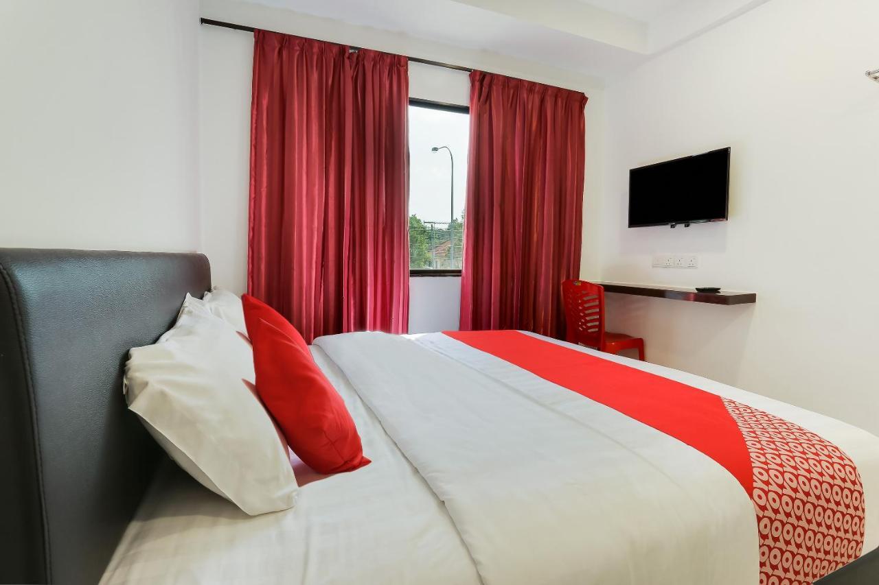 Super Oyo 89495 Rich Hotel Johor Bahru Bagian luar foto