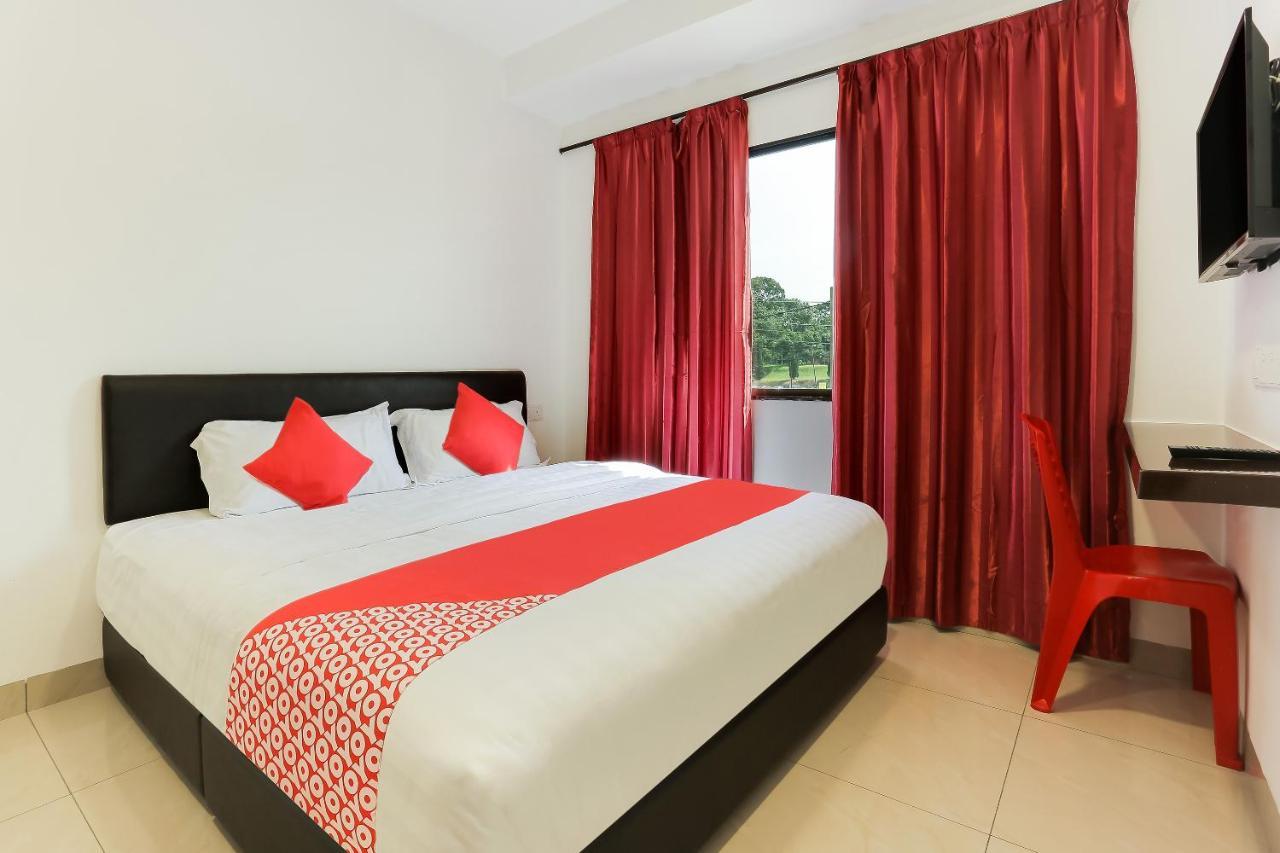 Super Oyo 89495 Rich Hotel Johor Bahru Bagian luar foto