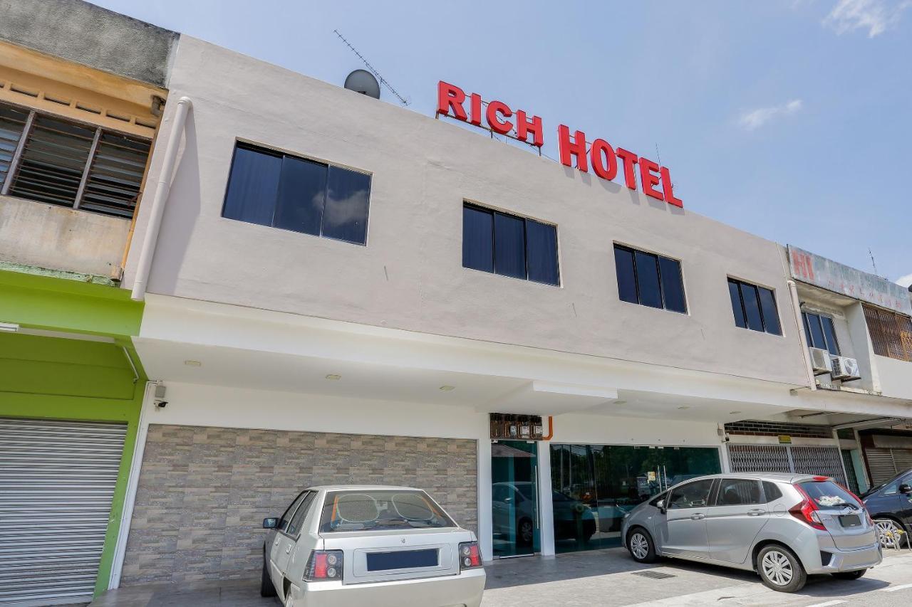 Super Oyo 89495 Rich Hotel Johor Bahru Bagian luar foto