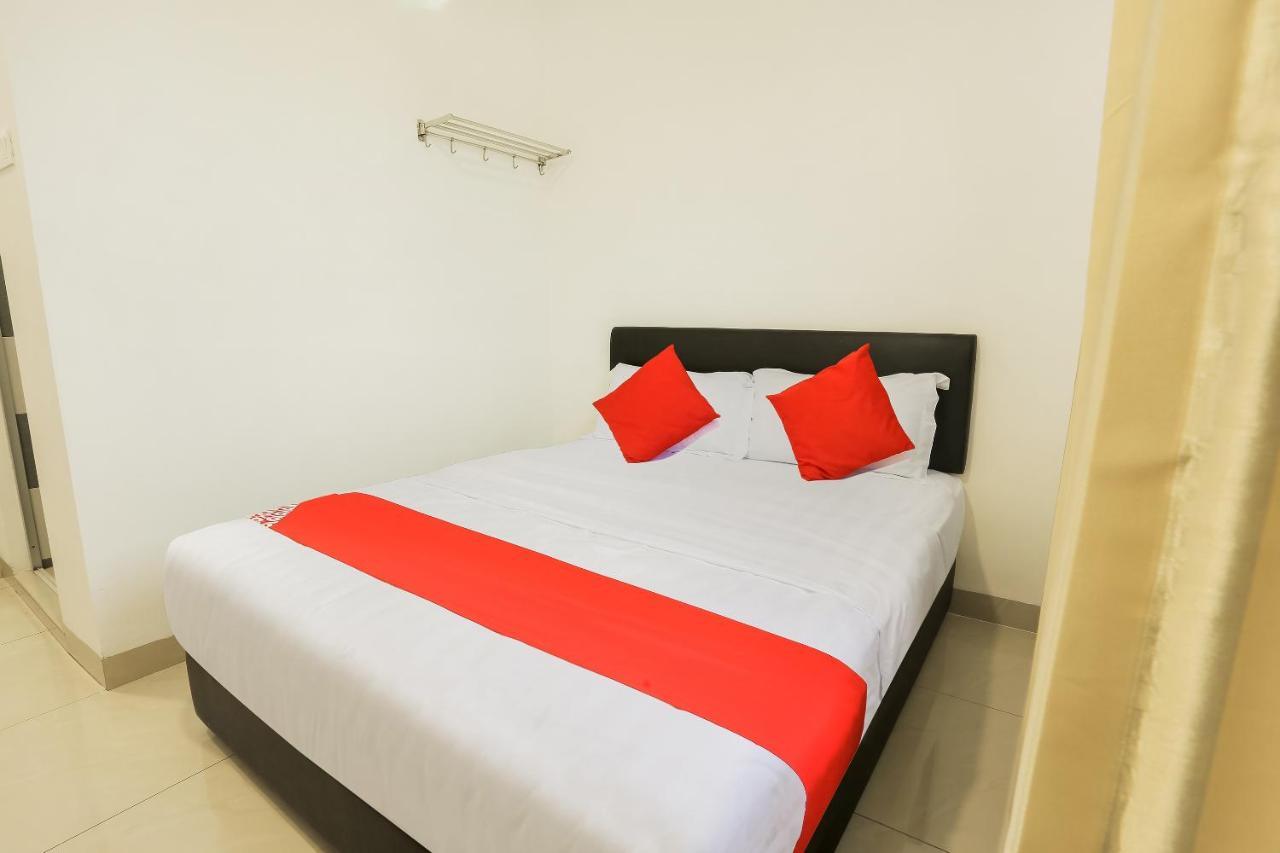 Super Oyo 89495 Rich Hotel Johor Bahru Bagian luar foto