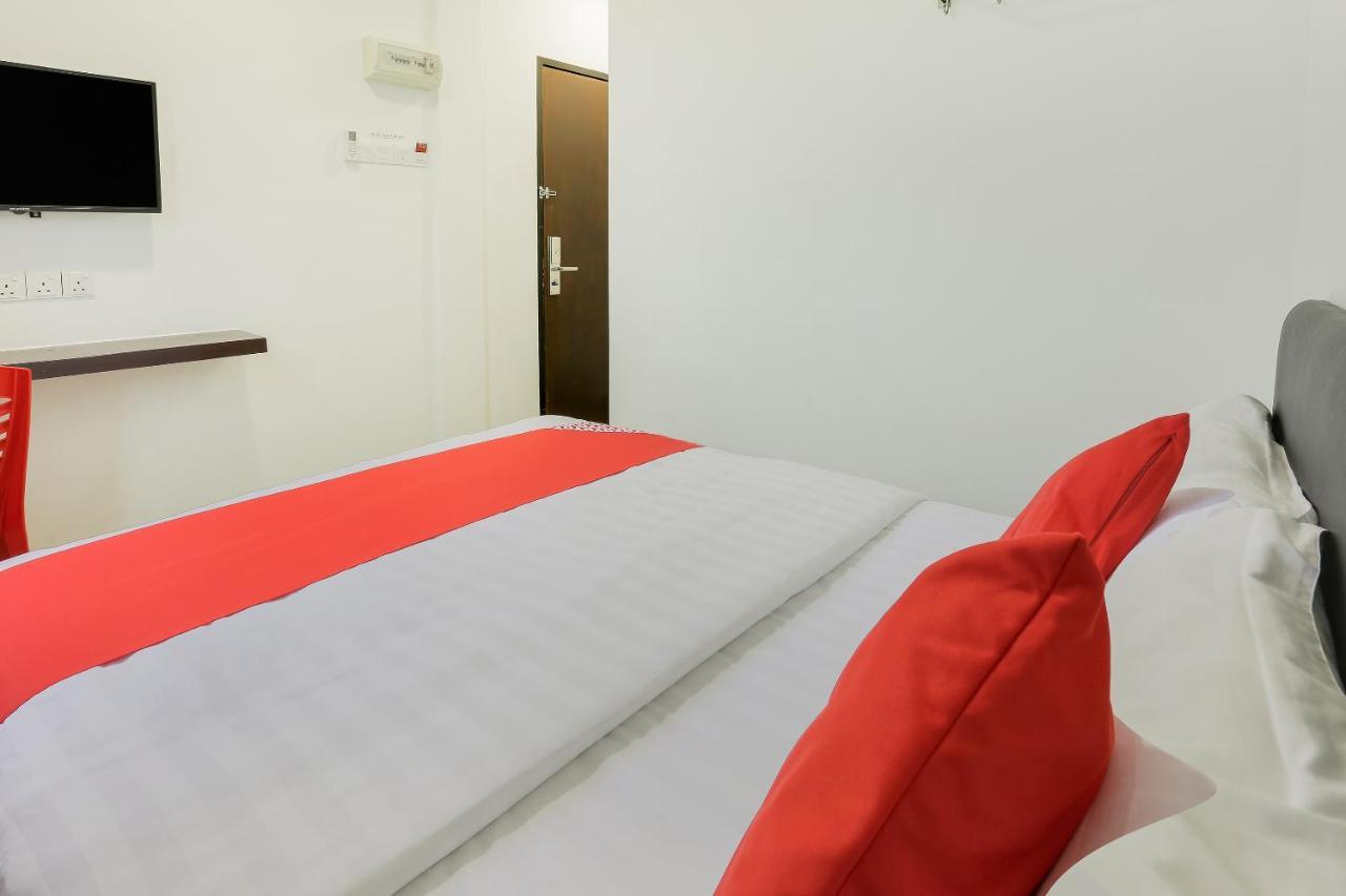 Super Oyo 89495 Rich Hotel Johor Bahru Bagian luar foto